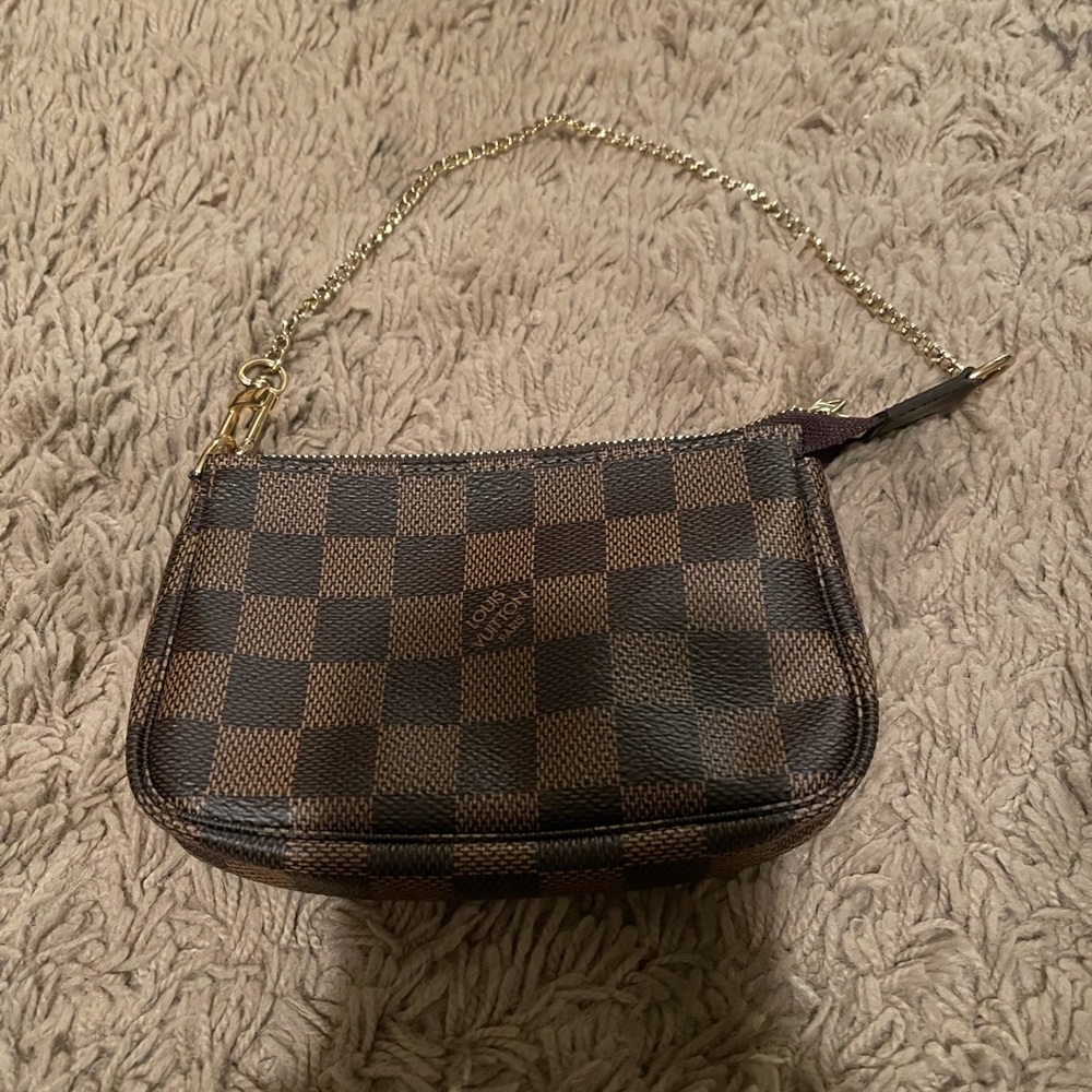 LV POCHETTE MINI